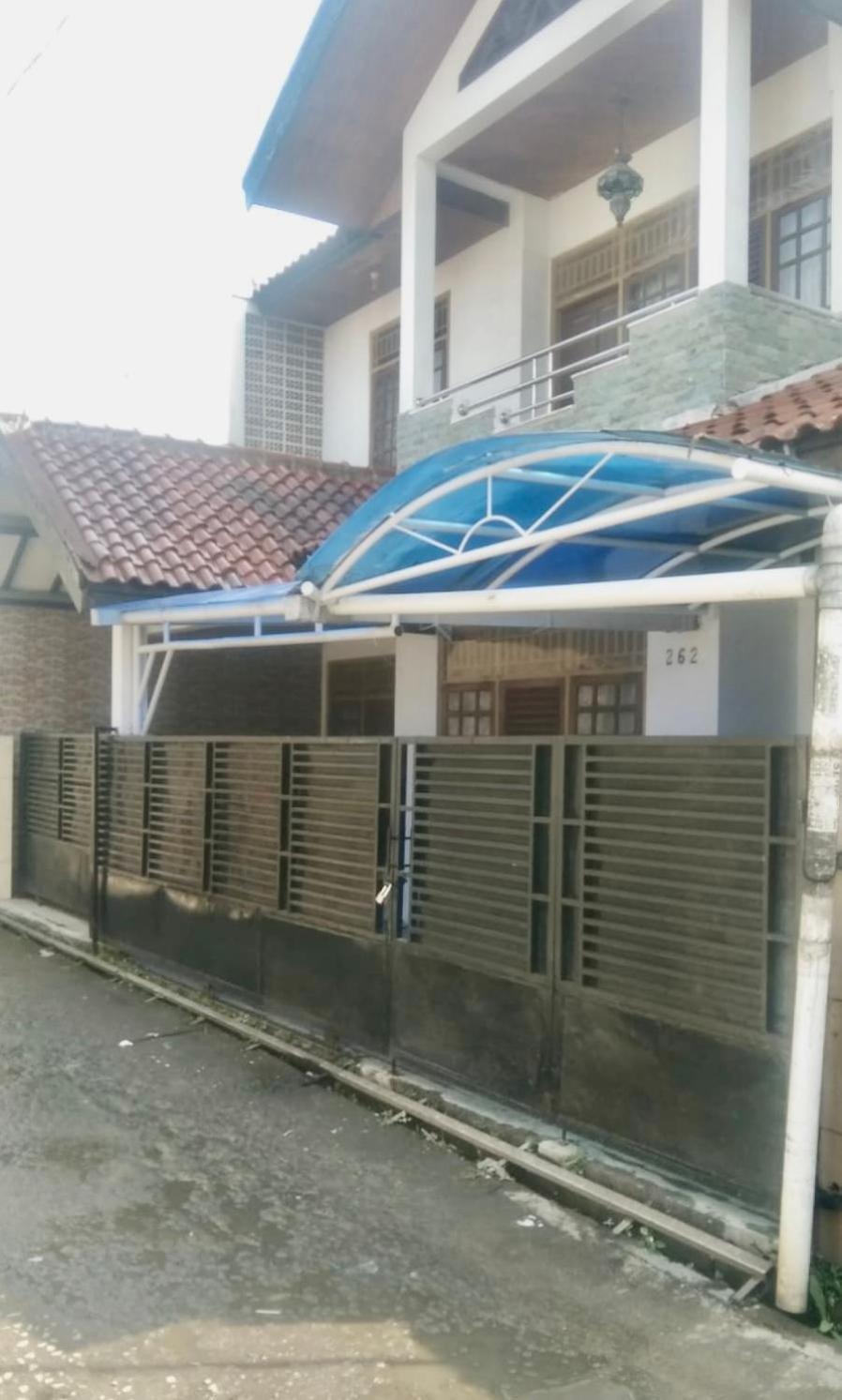 4 Kamar Tidur Villa